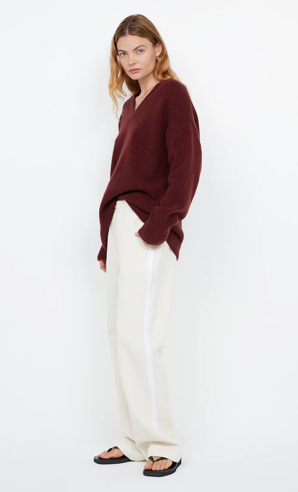 CAMPBELL V NECK JUMPER - PLUM - Image 4