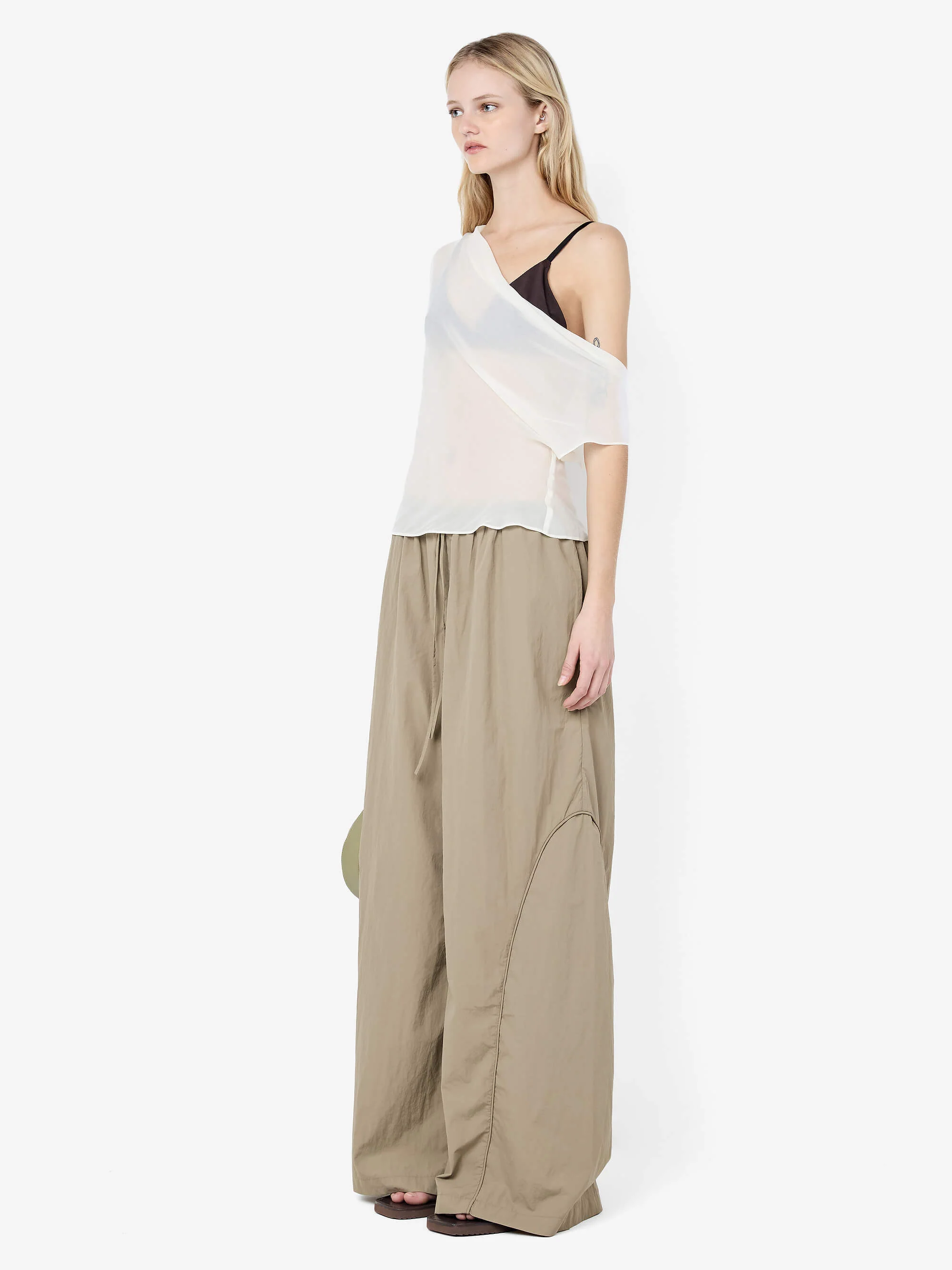 ELOISE LAYERED COWL TOP - SNOW/SLATE GREY - Image 4